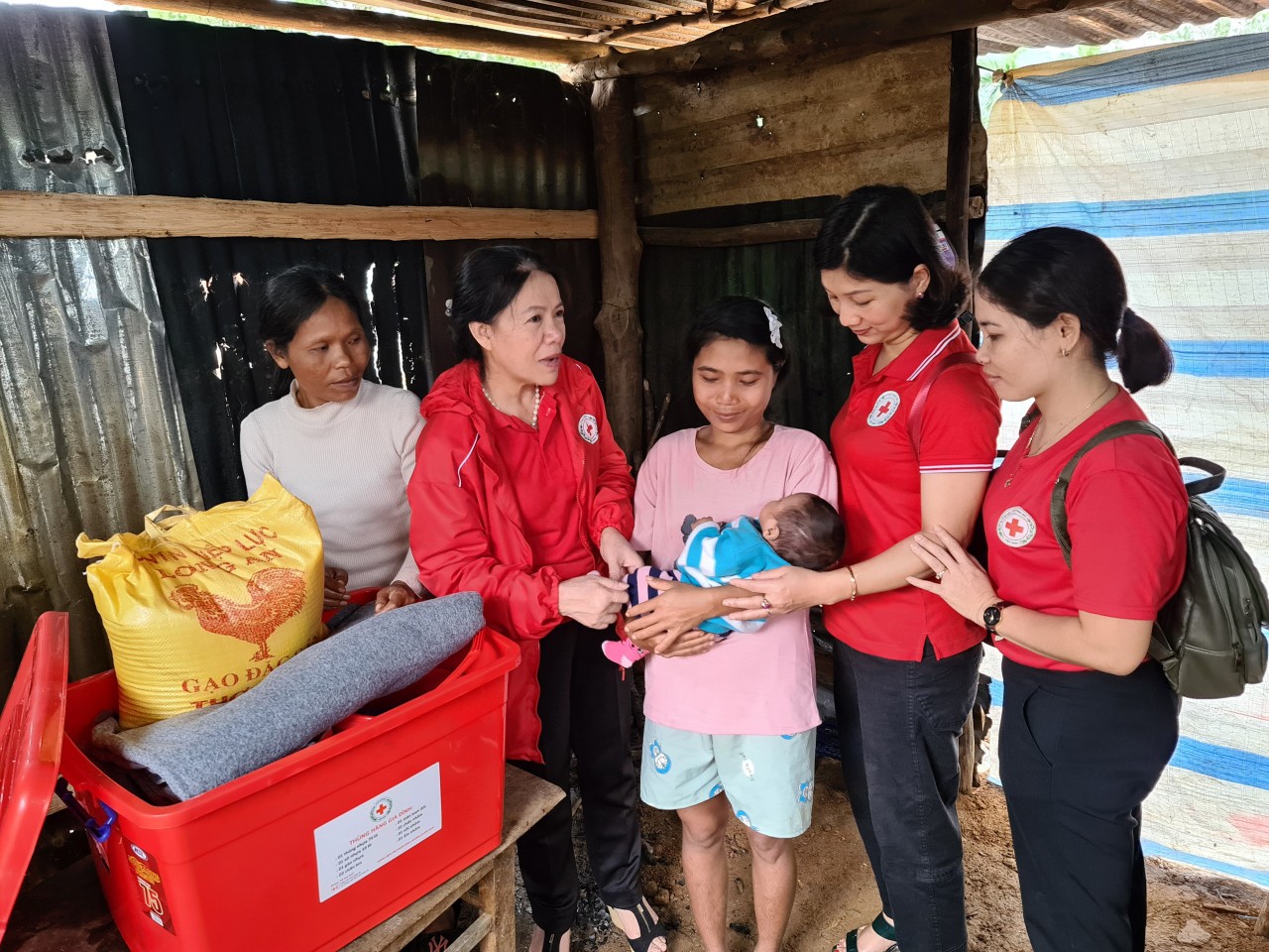 Ứng xử đúng mực để công tác từ thiện, cứu trợ đạt hiệu quả thiết thực, nhân văn